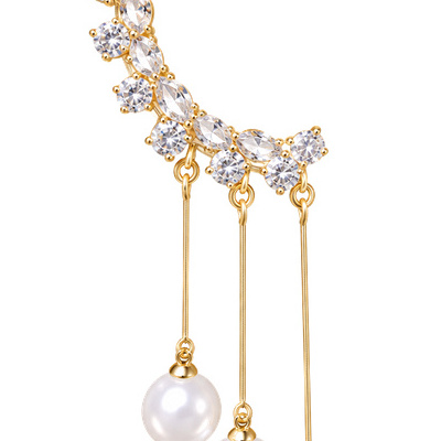 Crescent Dew — Gold Tone: cropped detail 1 of the ornament from the supplied photograph; U-shaped clip excluded