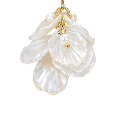 Petal Cluster — Gold Tone: cropped detail 1 of the ornament from the supplied photograph; U-shaped clip excluded